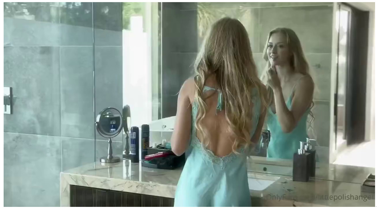 Littlepolishangel Nude Bathroom Tease Onlyfans Video