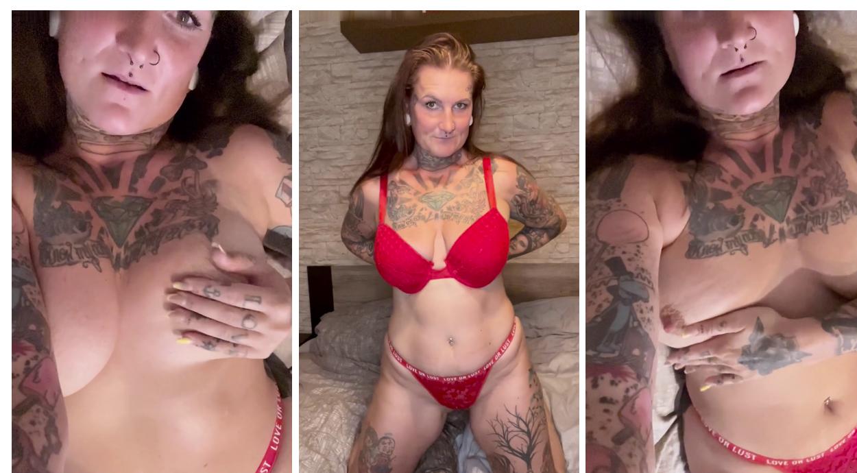 Justroxy Strips Her Bra And Squeezing Big Nude Boobs Onlyfans