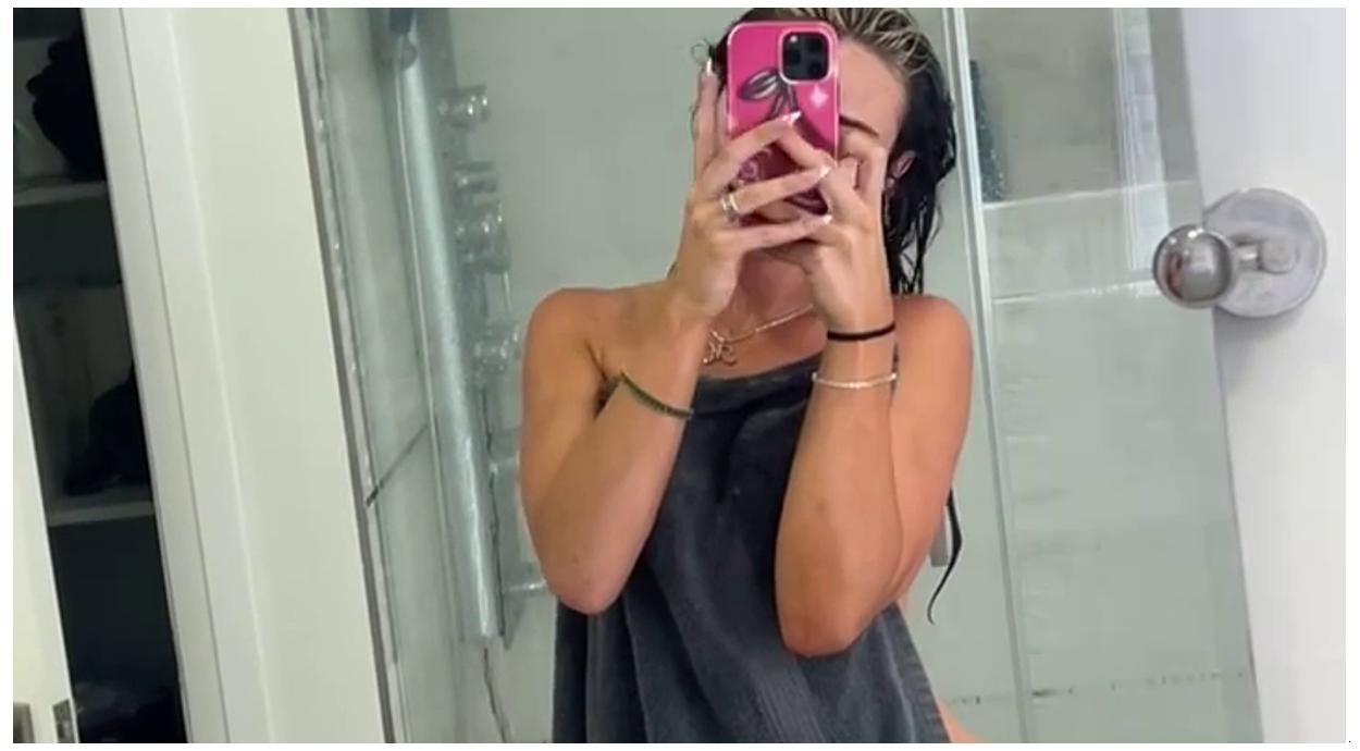 Mckinley Richardson Quick Mirror In Bathroom By Onlyfans