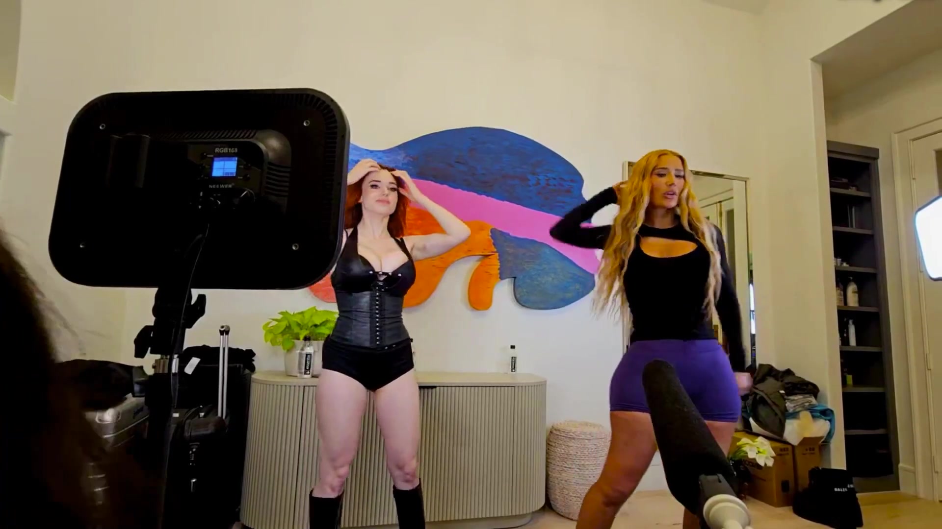 Iggy Azalea with Amouranth Take Nude Photo !!!